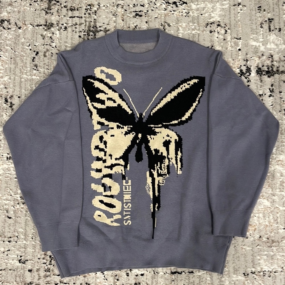 Women’s Thick Butterfly Sweater. Size M/L